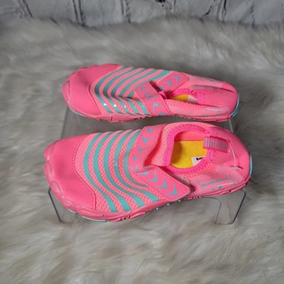 GIRLS Youth Water Shoes Aqua Socks Pull On Sandals Beach Summer Vacation Slip On - Picture 5 of 9